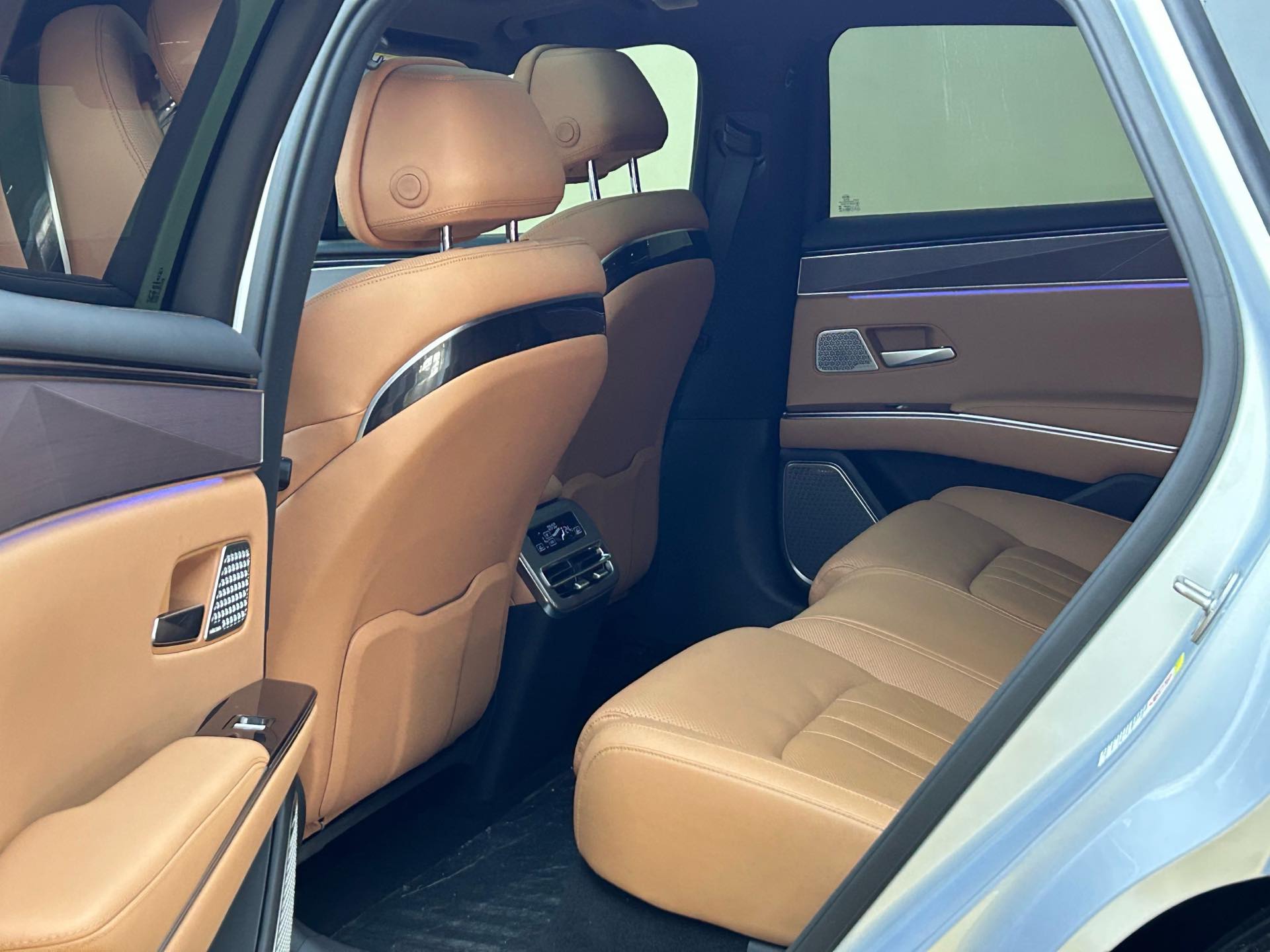BYD HanL 2025 car image #6