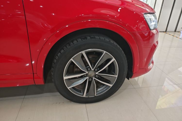 Audi Q3 2017 car image #10