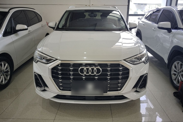 Audi Q3 2021 car image #3