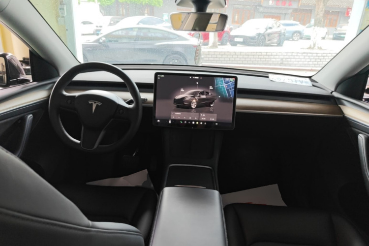 Tesla Model Y 2022 #10 Tesla Model Y 2022 car image #10
