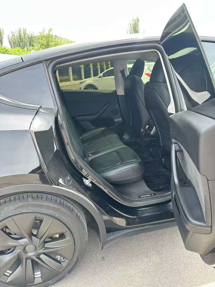 Tesla Model Y 2023 #5 Tesla Model Y 2023 car image #5