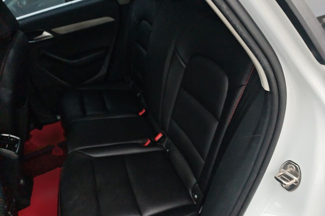 Audi Q3 2015 car image #19
