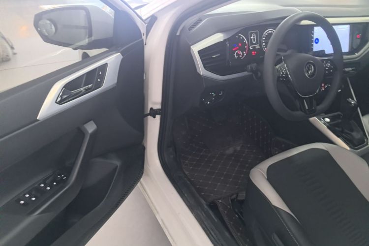 Volkswagen Polo 2022 car image #12