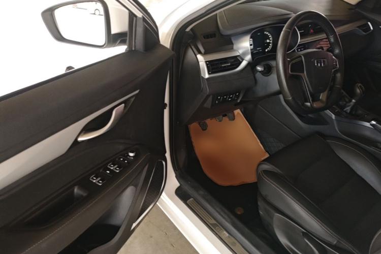 GEELY Emgrand 2018 car image #16