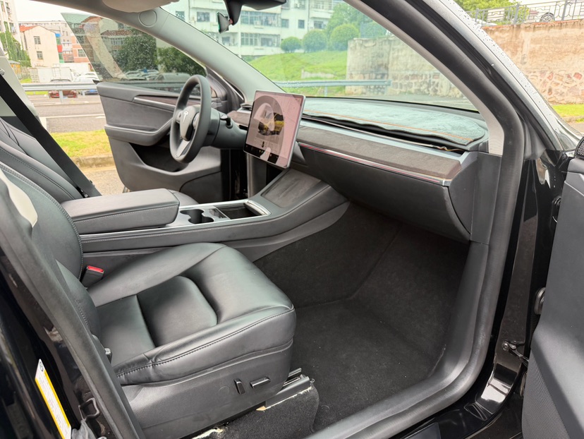 Tesla Model Y 2022 #5 Tesla Model Y 2022 car image #5