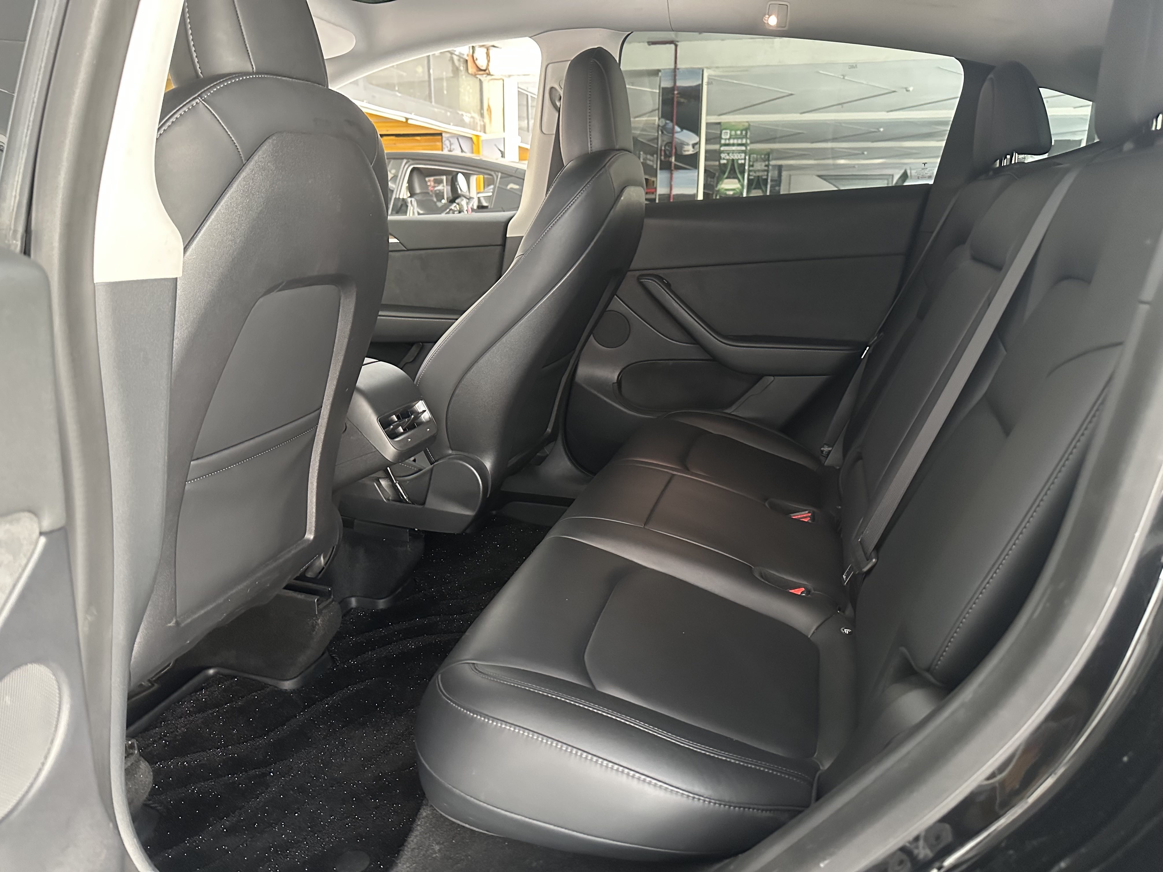 Tesla Model Y 2022 car image #11