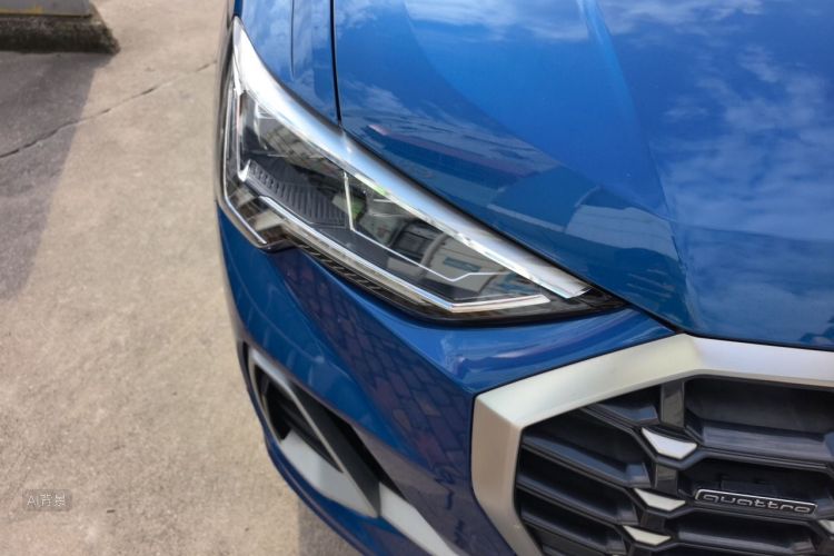 Audi Q3 2019 car image #8