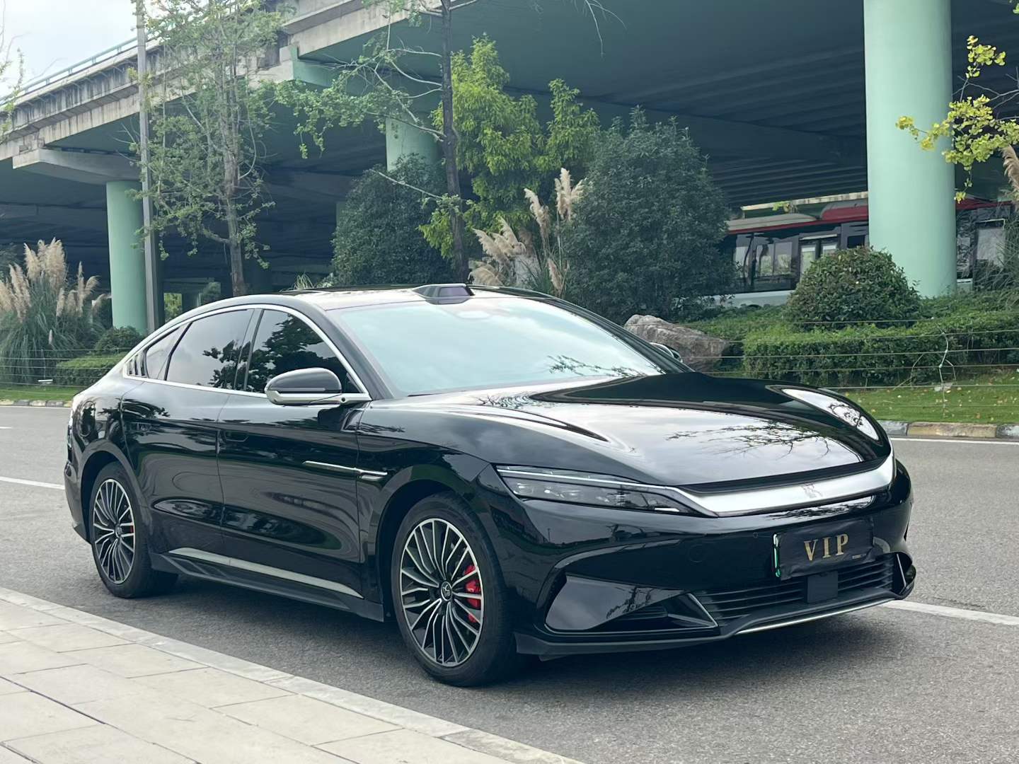 BYD Han 2025 immagine di auto 