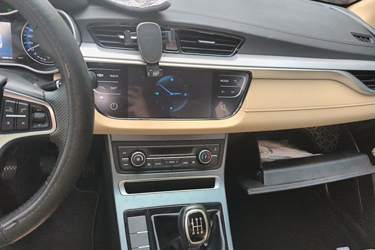 GEELY Emgrand 2019 car image #13