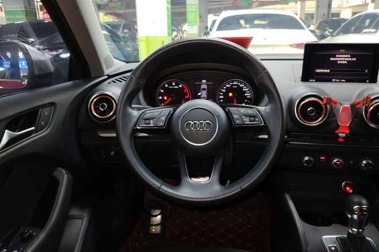 Audi A3 2019 car image #11