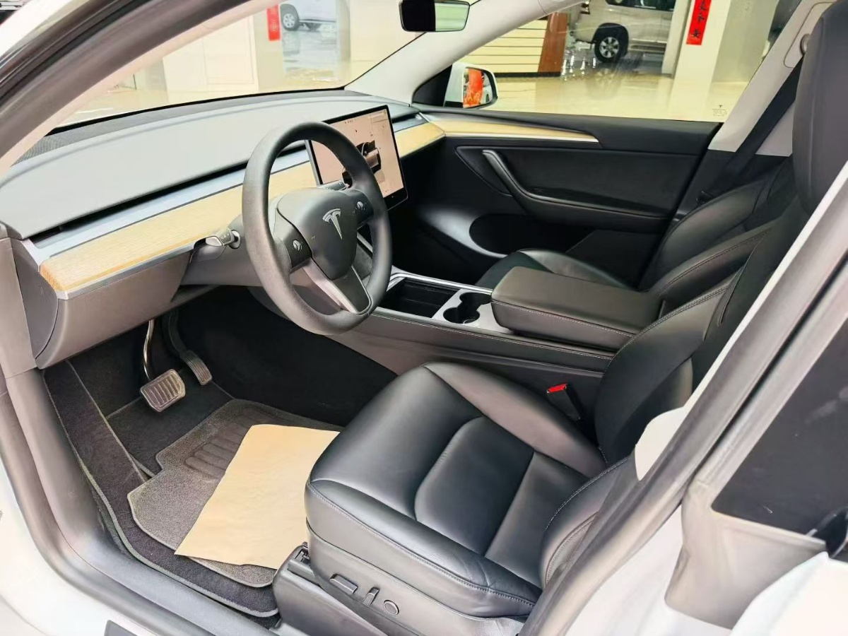 Tesla Model Y 2022 #5 Tesla Model Y 2022 car image #5