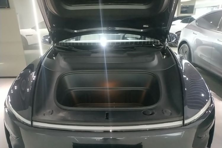 Tesla Model Y 2025 #22 Tesla Model Y 2025 car image #22