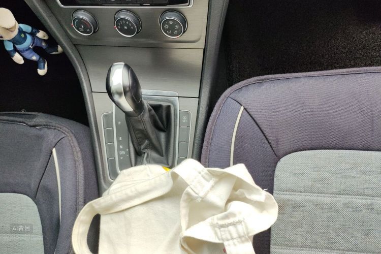 Volkswagen Golf 2015 car image #16