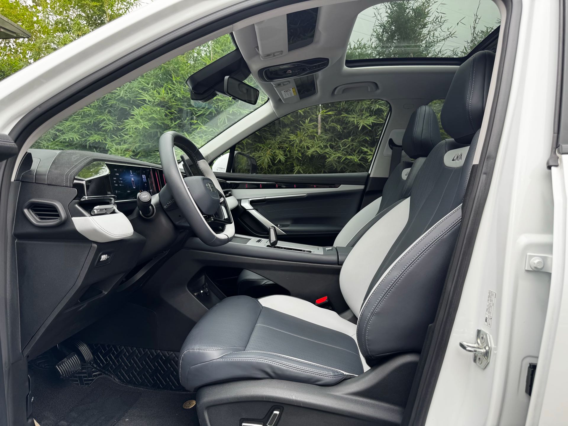GEELY Boyue L 2024 car image #5