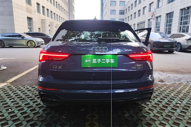 Audi Q3 2022 car image #6