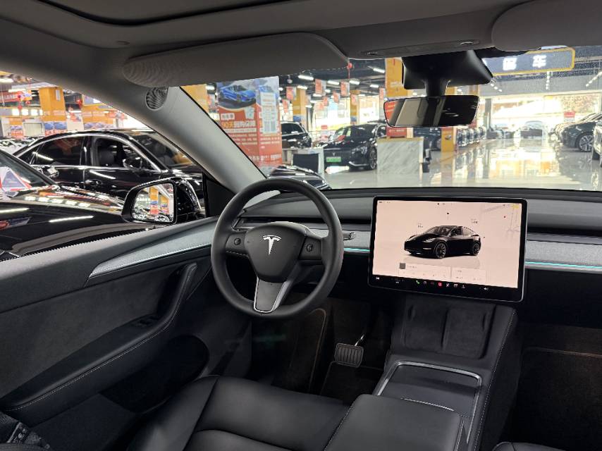 Tesla Model Y 2023 #14 Tesla Model Y 2023 car image #14