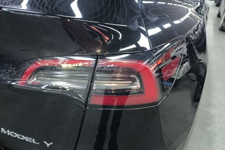 Tesla Model Y 2021 immagine di auto #8