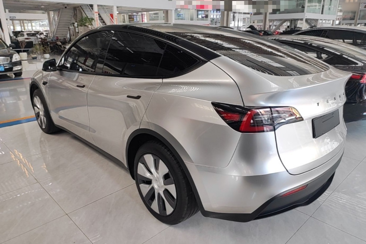 Tesla Model Y 2024 #7 Tesla Model Y 2024 car image #7