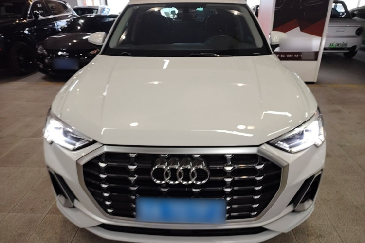 Audi Q3 2022 car image #3