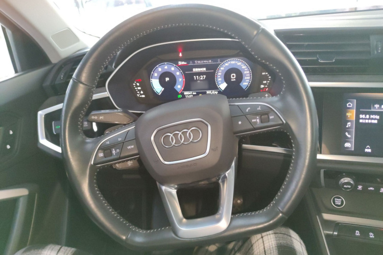 Audi Q3 2021 car image #11