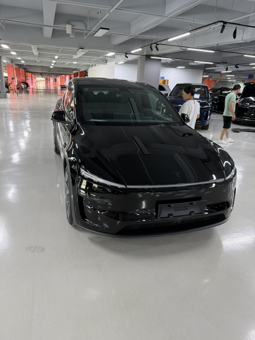 Tesla Model Y L 2026 car image #2