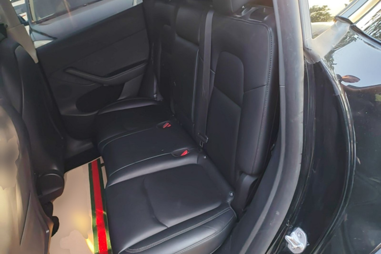 Tesla Model Y 2023 car image #13