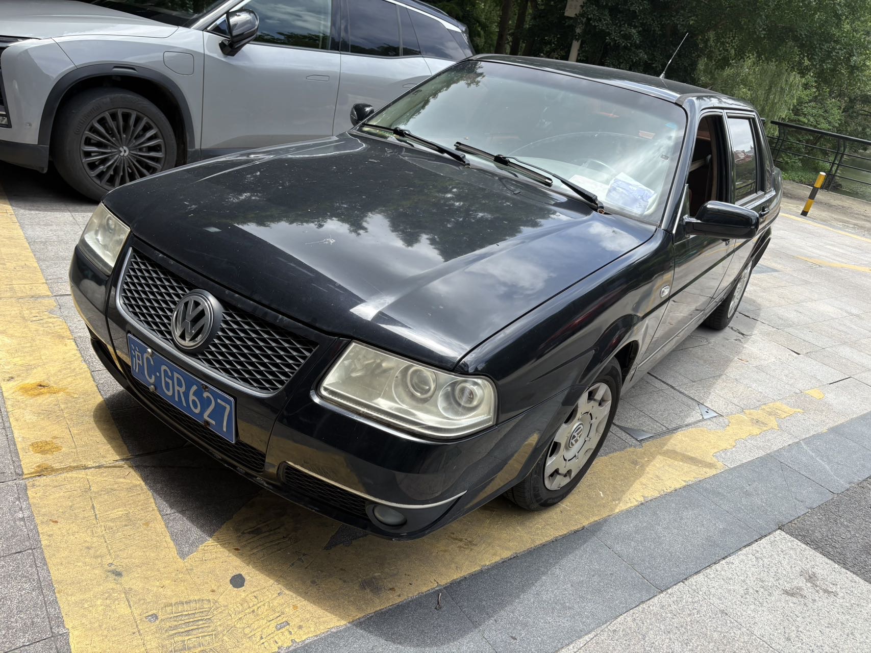2010 2010 car image