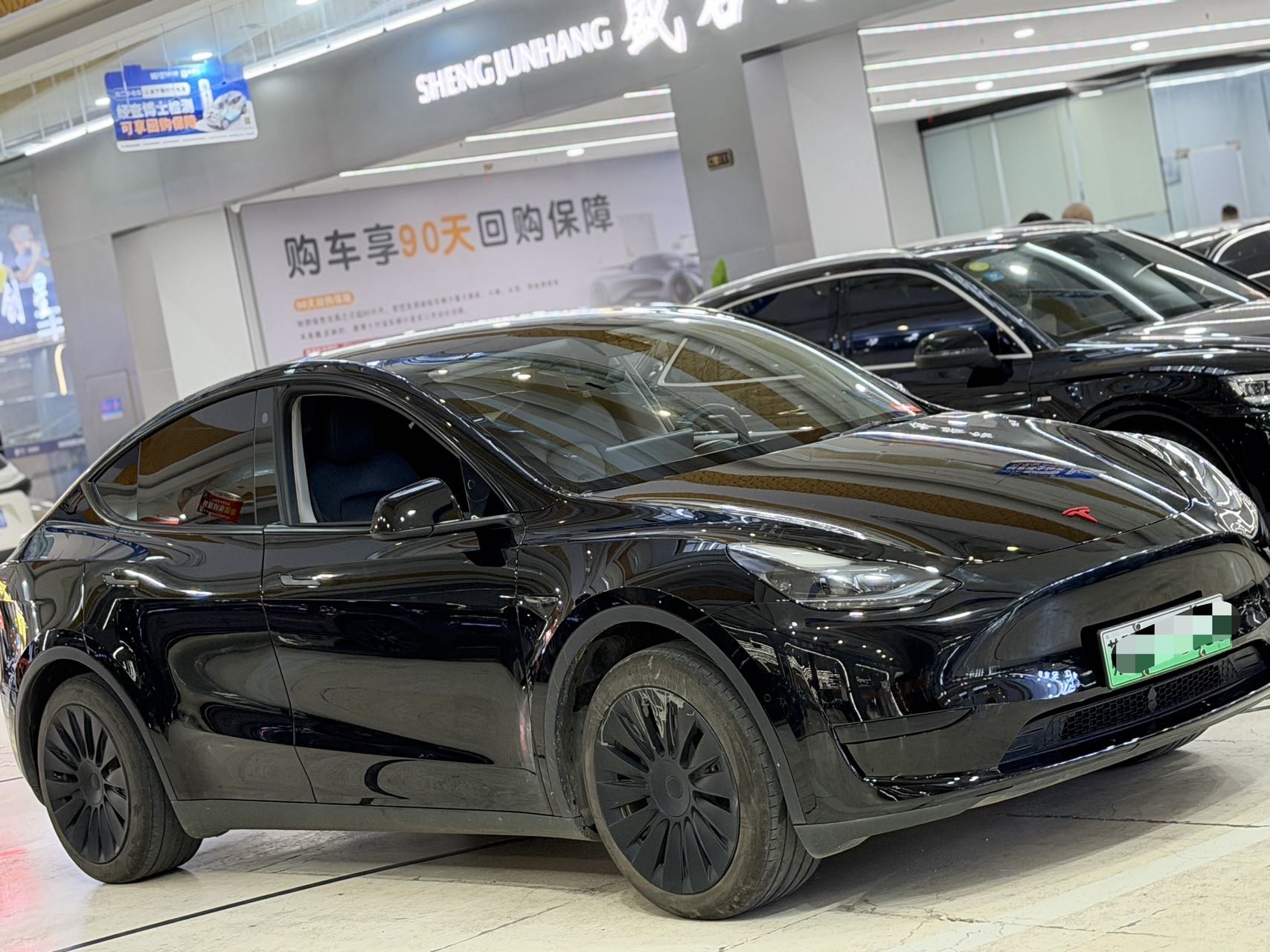Tesla Model Y 2023 car image #3
