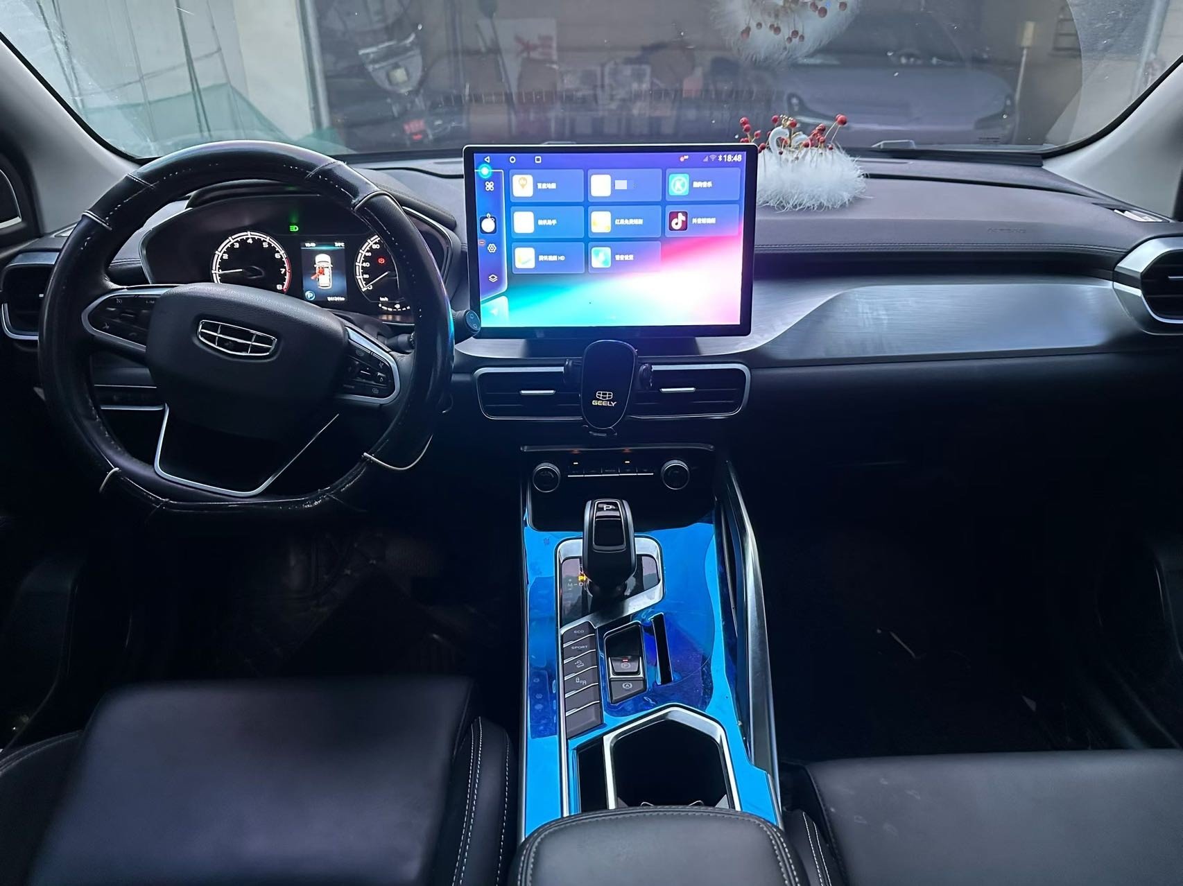GEELY Coolray 2019 car image #2