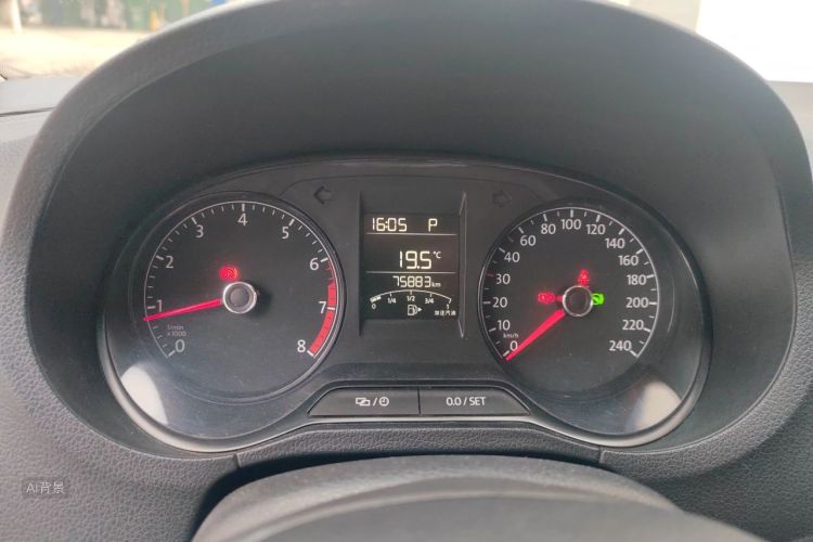Volkswagen Polo 2018 car image #13