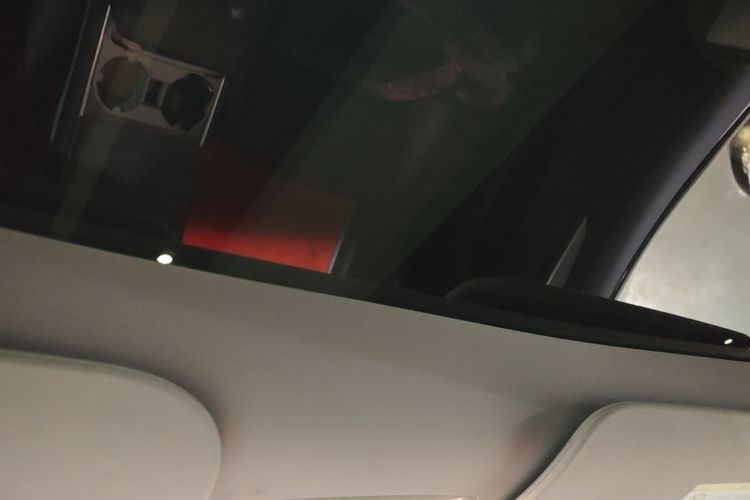 Tesla Model Y 2024 car image #20