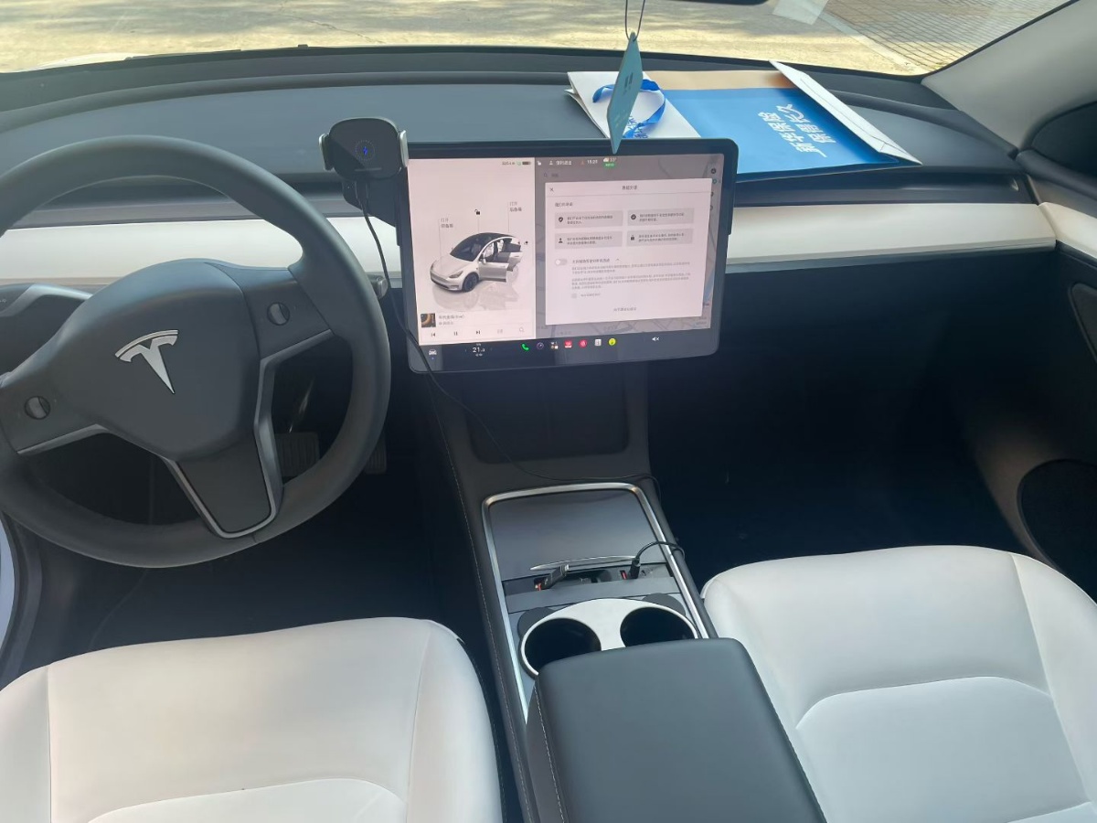 Tesla Model Y 2022 #5 Tesla Model Y 2022 car image #5
