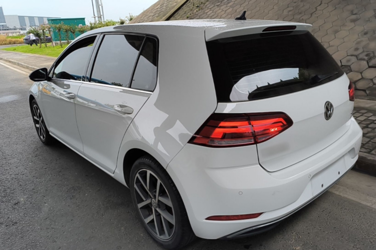 Volkswagen Golf 2020 car image #7