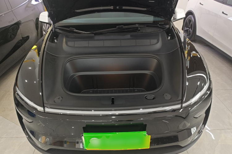 Tesla Model Y 2025 #20 Tesla Model Y 2025 car image #20