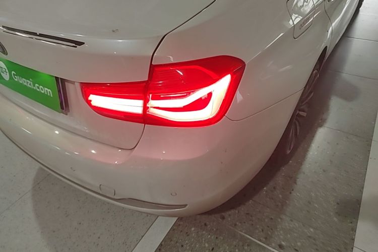 BMW 3 Series 2019 car image #8