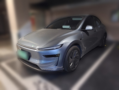 Tesla Model Y 2025 immagine di auto 