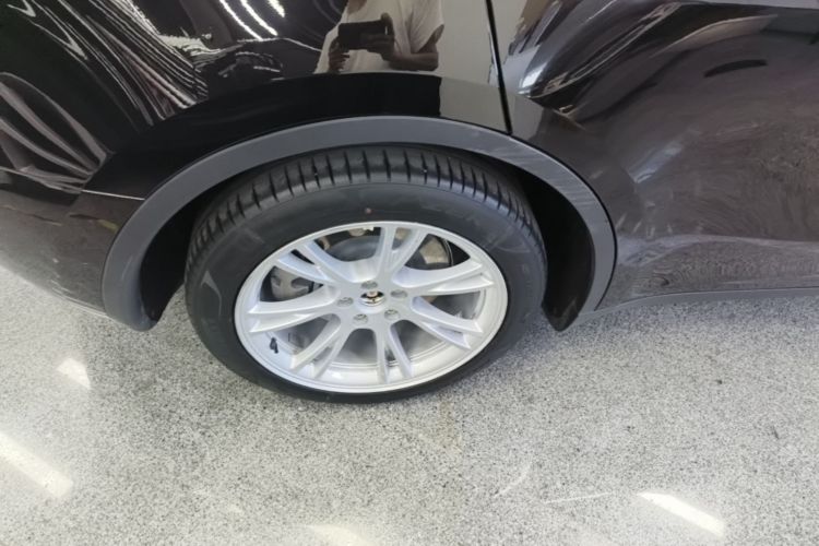 Tesla Model Y 2023 #10 Tesla Model Y 2023 car image #10