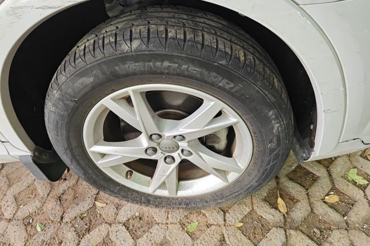 Audi Q3 2016 car image #9
