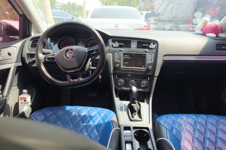 Volkswagen Golf 2017 car image #10