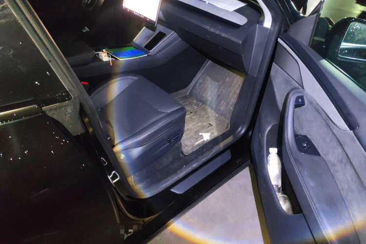 Tesla Model Y 2025 #21 Tesla Model Y 2025 car image #21