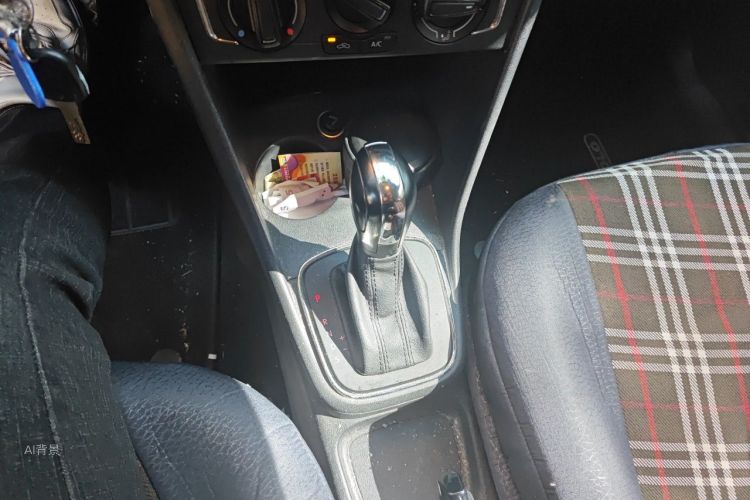 Volkswagen Polo 2015 car image #16