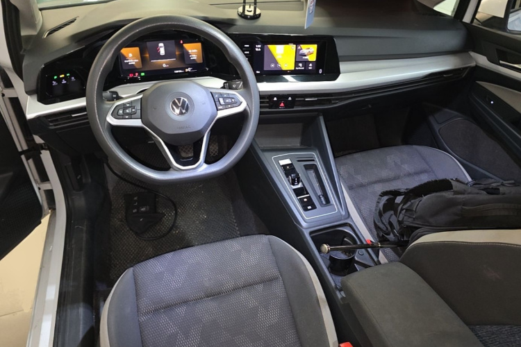 Volkswagen Golf 2023 car image #11