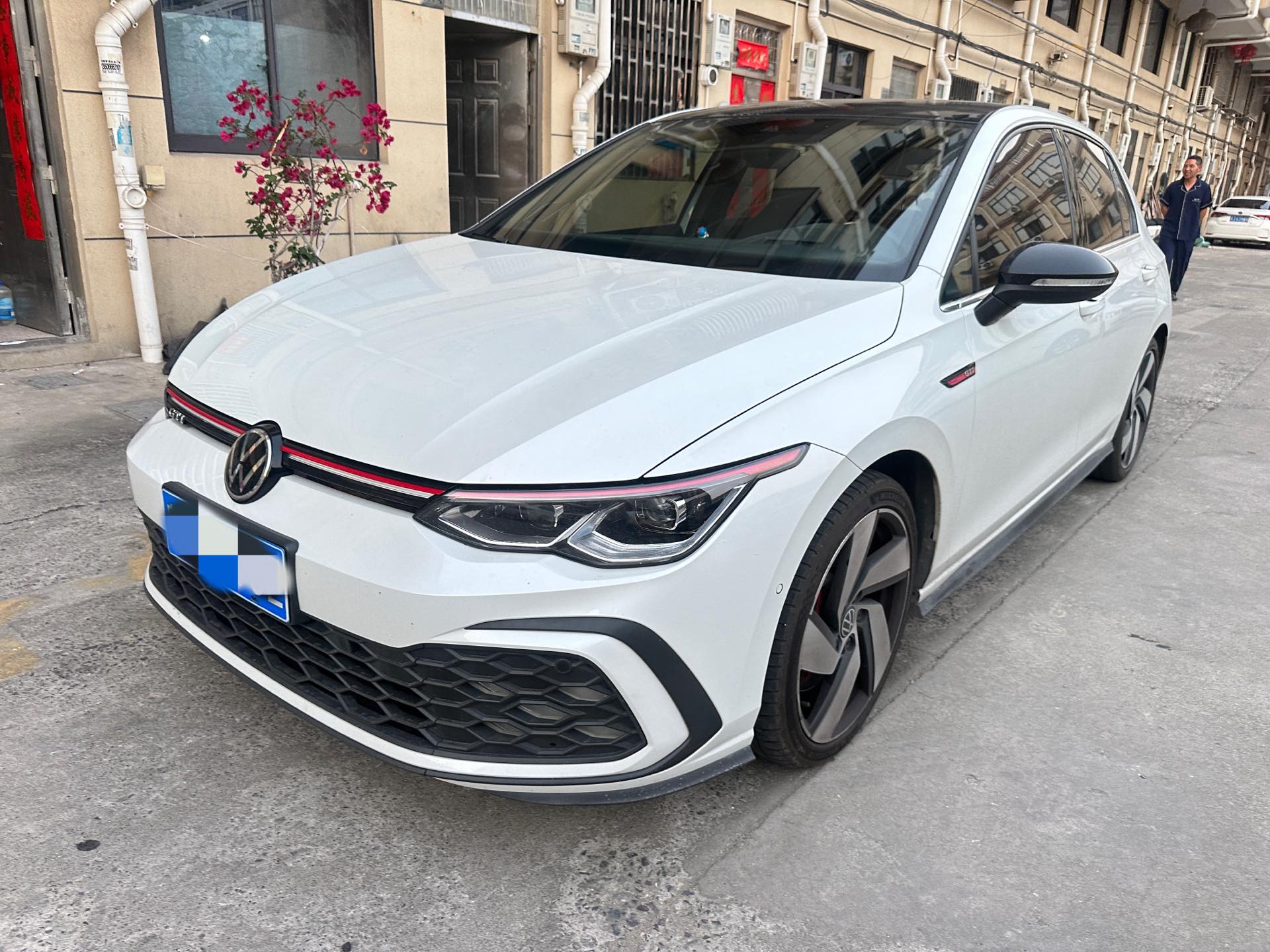 Volkswagen GolfGTI 2021 immagine di auto 