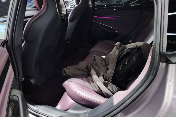 MI SU7 2024 image de voiture #17