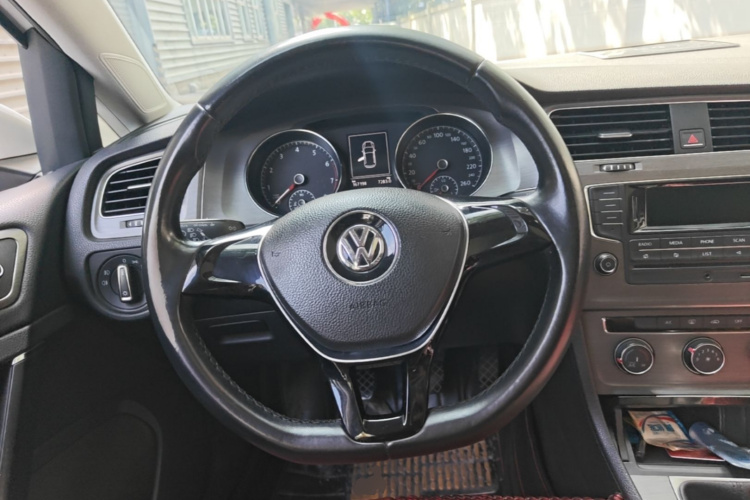 Volkswagen Golf 2015 car image #12
