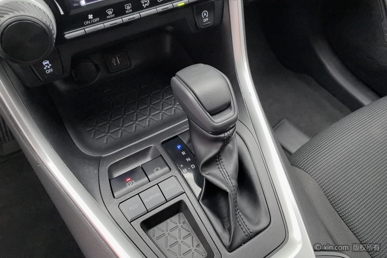 Toyota RAV4 2024 изображение автомобиля #14