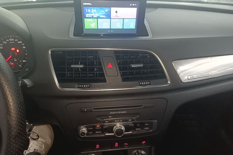 Audi Q3 2016 car image #13