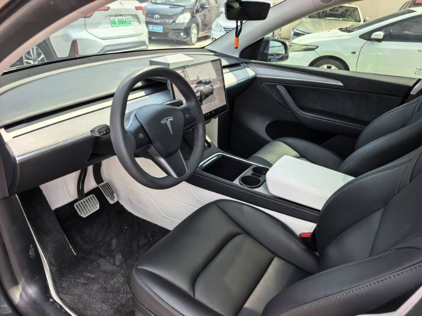 Tesla Model Y 2024 car image #3