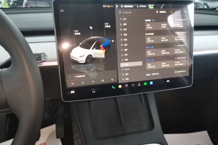 Tesla Model Y 2024 #13 Tesla Model Y 2024 car image #13