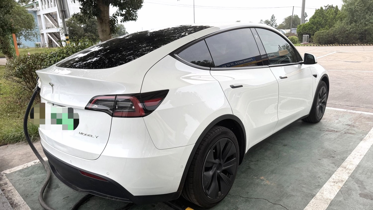 Tesla Model Y 2024 #5 Tesla Model Y 2024 immagine di auto #5